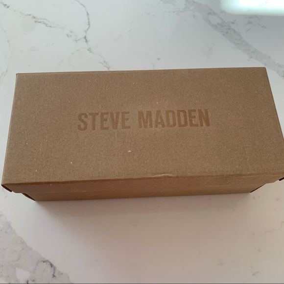 SOLD NEW Steve Madden Spiked Flat Sandals - Picture 3 of 3